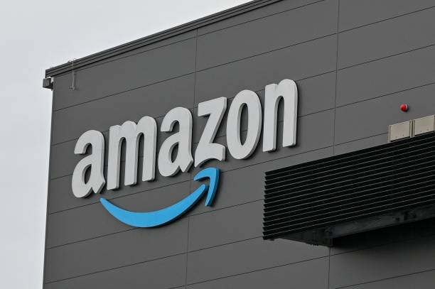 Amazon starts a new round of layoffs as it dismisses more than 18,000 workers.